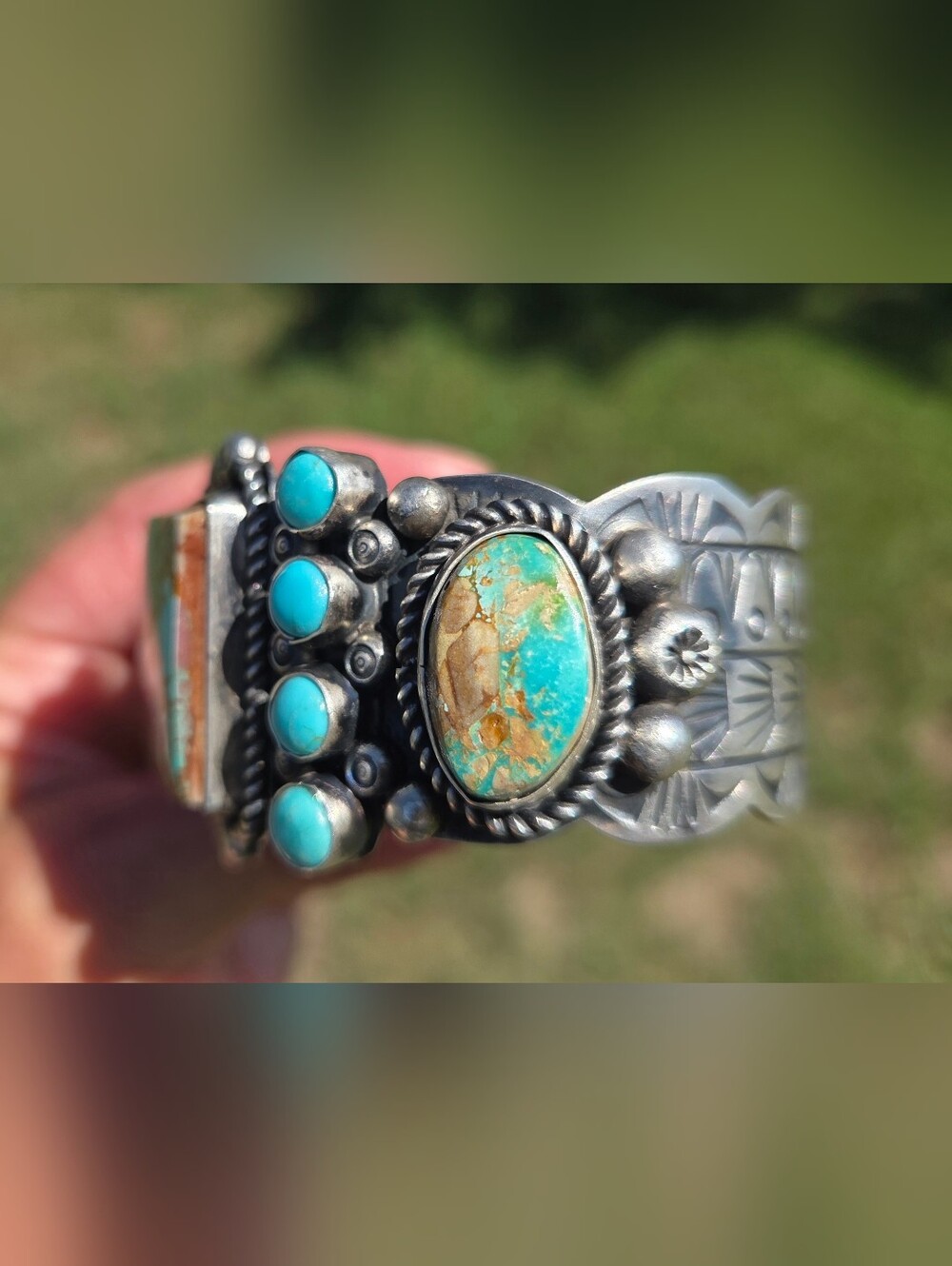 Stunning Navajo Made Royston Turquoise Sterling Silver Cuff - Picture 4 of 15